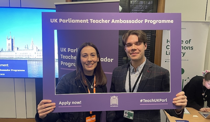 UKSchoolSearch (@ukschoolsearch) on Twitter photo New Post: Jessica Evans, a teacher from <a href="/ellesmerecoll/">Ellesmere College UK</a>, is among a small group chosen to help shape the future of teaching politics in the UK:
schoolsearch.co.uk/news/ellesmere… New Post: Jessica Evans, a teacher from <a href="/ellesmerecoll/">Ellesmere College UK</a>, is among a small group chosen to help shape the future of teaching politics in the UK:
schoolsearch.co.uk/news/ellesmere…