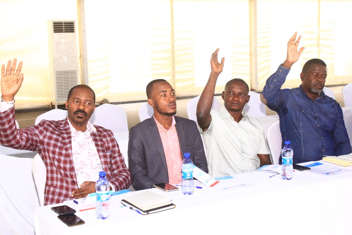 🌍 M. Kande, Président de la Commission #RSE de la <a href="/MinesRdc/">Chambre des Mines RDC🇨🇩</a> a pris la parole à l’atelier organisé par <a href="/itierdc/">ITIE-RDC</a> ce 24/01/2025 à #Lubumbashi. Objectif : sensibiliser les entreprises minières à transmettre leurs données sur l’exécution des engagements sociaux et environnementaux.