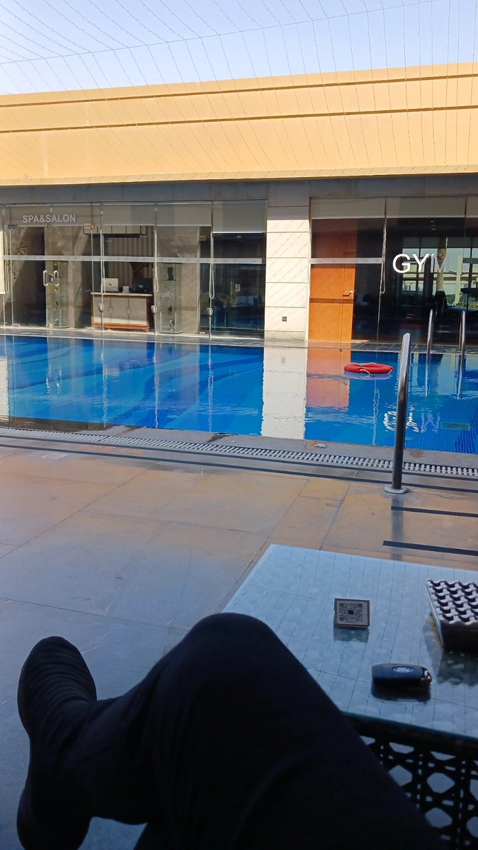 Faheeem95's tweet photo. Relaxing time 💆‍♂️ https://t.co/Y9WkGsZNwK