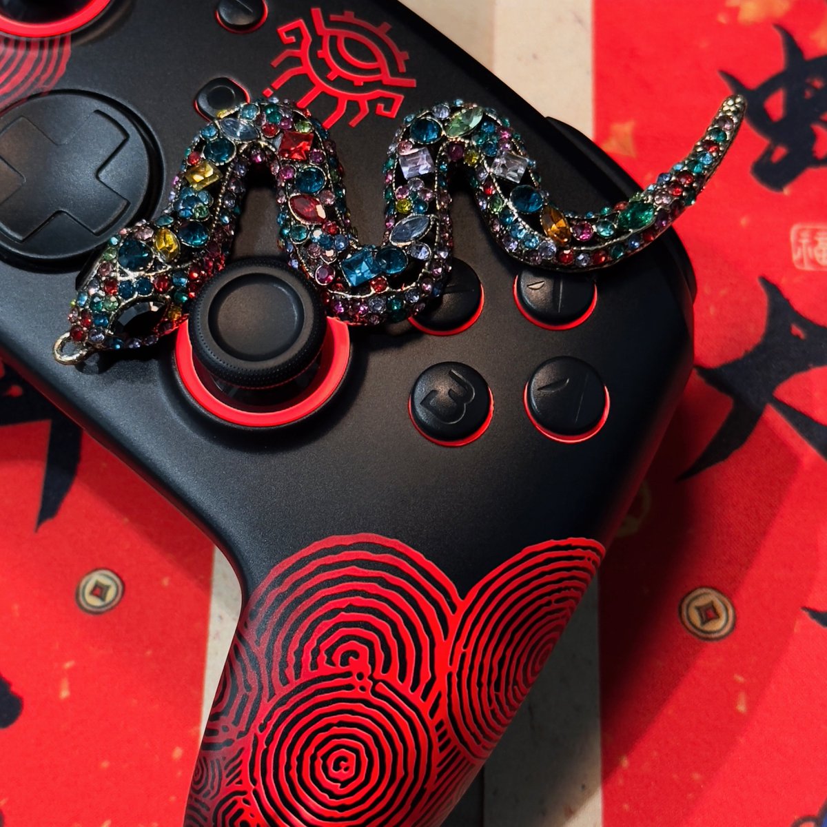 Funlab_switch's tweet photo. 🧧Happy Spring Festival!!

🧨As we enter the third day of the Lunar New Year, we wish everyone continued good fortune in the year ahead!!!
😆Don't forget our New Year giveaway and sale! Check it in my bio!

#funlab #funlabfirefly #nintendo #switch #zelda #zeldabreathofthewild  #springfestival #lunarnewyear