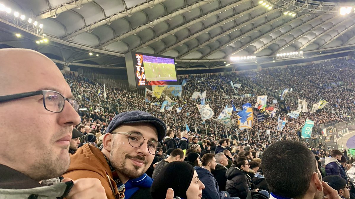milolambers's tweet photo. @tzilverberg Lazio Roma - Real Sociedad (3-1)
Recht naast de Curva Nord was in de eerste helft een spektakel. In de tweede helft hield iedereen zijn kaken op elkaar als protest tegen de eigenaar. Mooi stadion, maar vooral van buiten.
#groundhopping #lazsoc #LazioRealSociedad https://t.co/1ewRJL6A3q