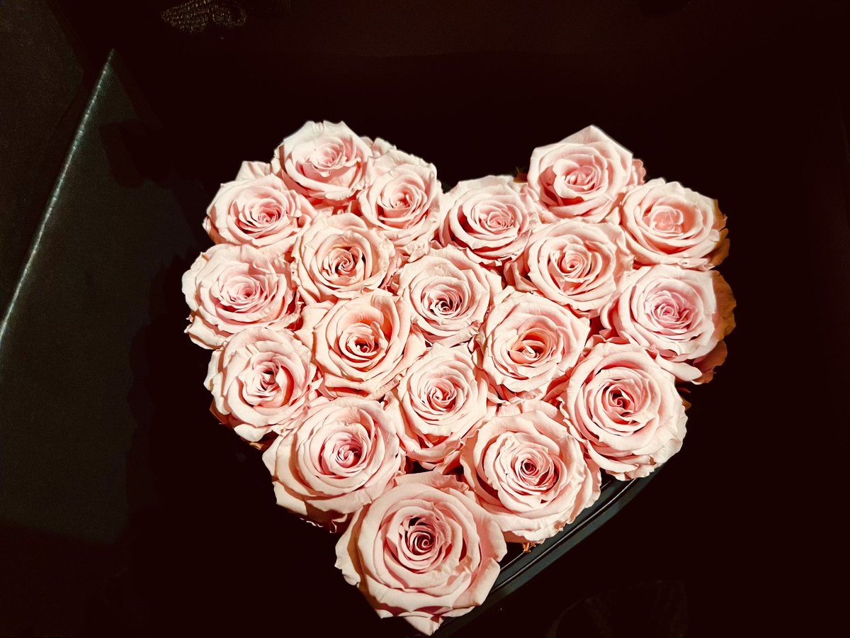 f40love's tweet photo. 明日は結婚記念日🌷

#ROSEGALLERY https://t.co/9bqXVfHsji