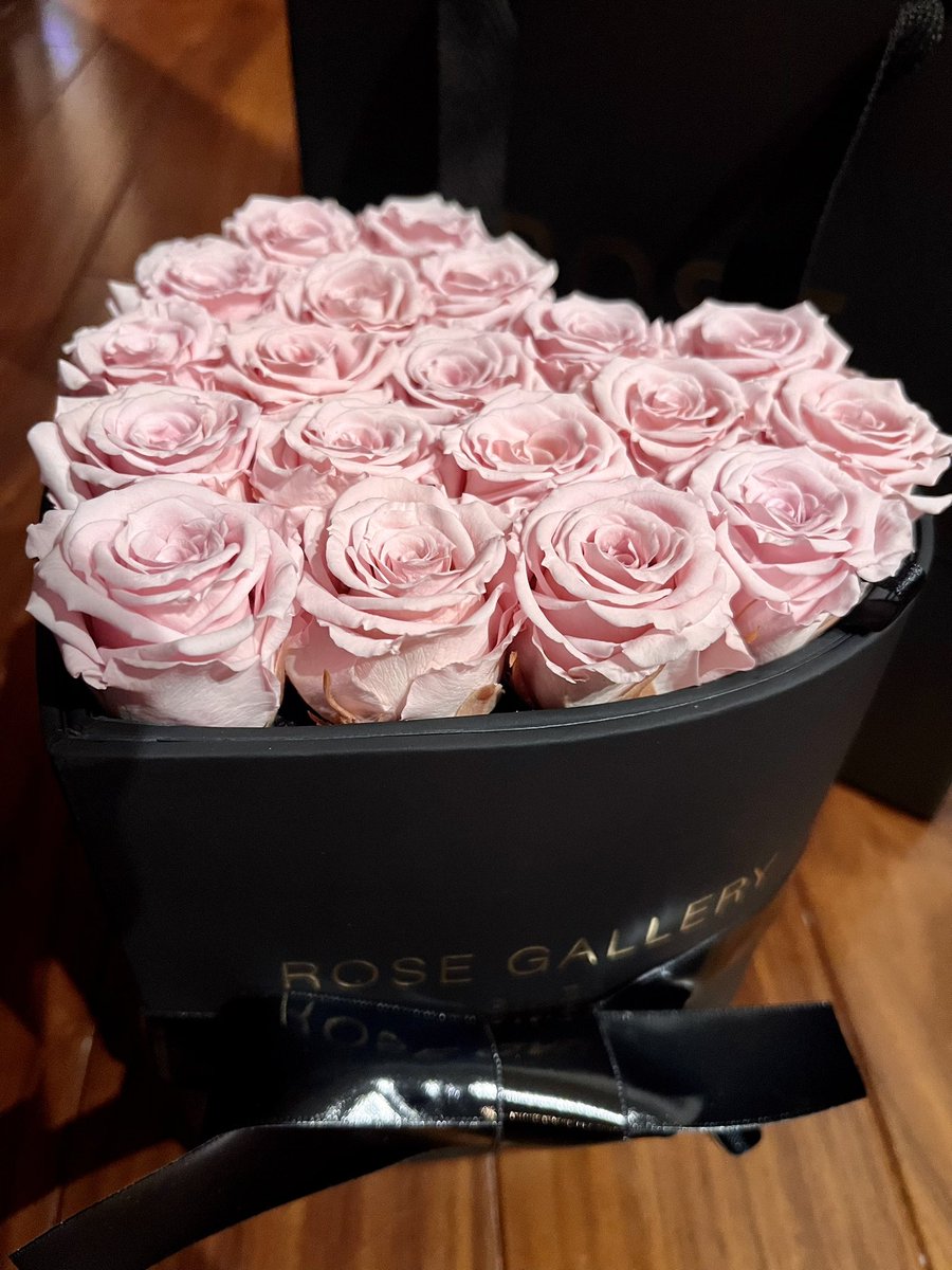 f40love's tweet photo. 明日は結婚記念日🌷

#ROSEGALLERY https://t.co/9bqXVfHsji