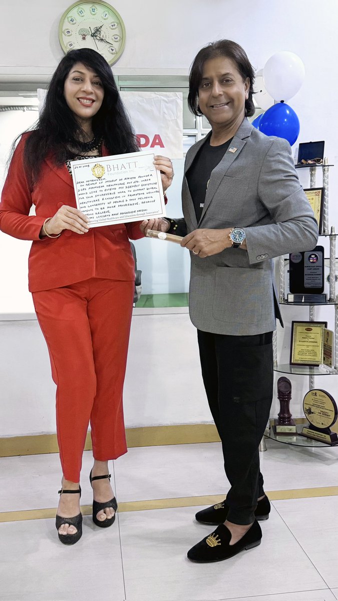 DoctorAjayita's tweet image. I was honored to celebrate Dr. Hitesh Bhatt of the @BhattFoundation for his extraordinary contributions to the medical &amp;amp; humanitarian fields. On behalf of @Ayamveda, I extend our heartfelt gratitude &amp;amp; admiration. Here&apos;s to new beginnings and a shared vision—together, let&apos;s bring…