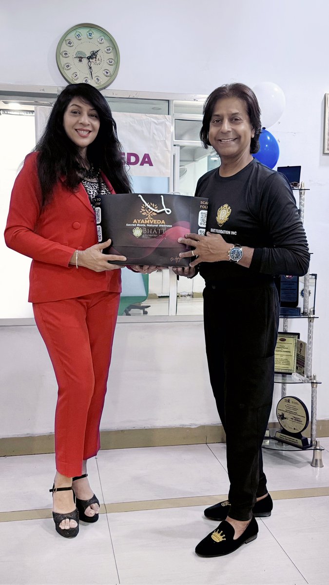 DoctorAjayita's tweet image. I was honored to celebrate Dr. Hitesh Bhatt of the @BhattFoundation for his extraordinary contributions to the medical &amp;amp; humanitarian fields. On behalf of @Ayamveda, I extend our heartfelt gratitude &amp;amp; admiration. Here&apos;s to new beginnings and a shared vision—together, let&apos;s bring…