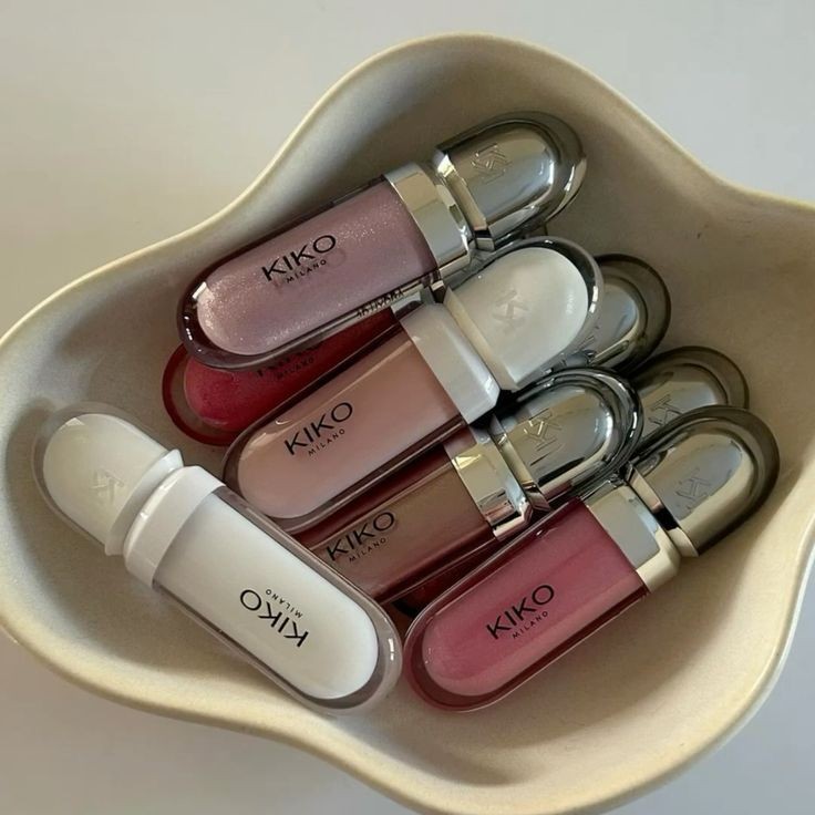 _thcmiyeo's tweet image. 1 winner of Kiko Milano lippie giveaway! (100% authentic, bought for 1k+)

(will direct to ur addy)
• mbf, like, rt
• comment "so, pano mo nasabi?"
• will end sa sunday
• rfga: sumobra order, shade candy rose

t. Kiko Milano make up flower knows ROM&amp;amp;ND issy chuu blk giveaway