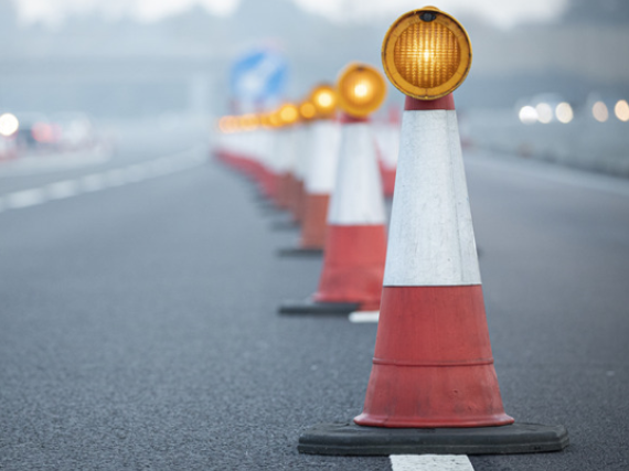 HighwaysSWEST's tweet photo. π οΈ Weβre carrying out essential repairs to the concrete that makes up the base layer of #M5 around J27 #Willand.
π
We're moving the contraflow to the northbound carriageway.
π§ Upcoming closure: Fri 24 Jan (9pm - 6am) M5 closed J28 - J26
π Info: https://t.co/Kx1i2BQTqD https://t.co/vUpL3EzJ5g