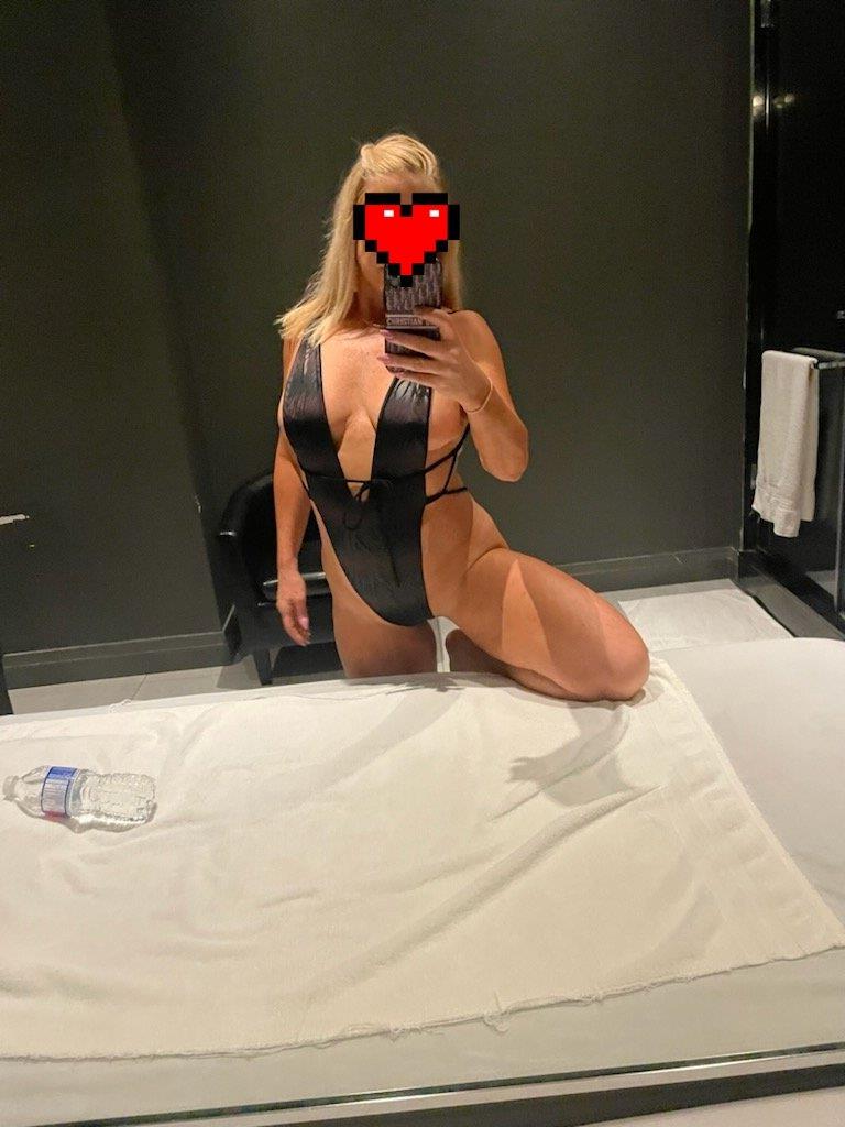 Saray'da ki erkeklerimin aletine masaj yapmaya bayılıyorum sonu çok mutlu bitiyor çünkü