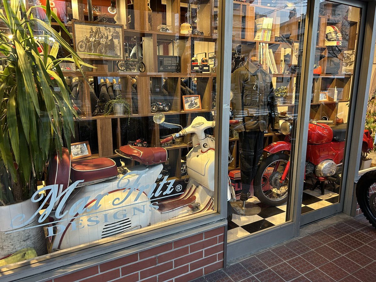 nyanba_youka's tweet image. 予定の終わってもまだ暖かくてふらつきたくて、近くだった #MaxFritz さんの本店へ久し振りに寄り道してきました🏍️💨

クラシックな貴重なバイクたちが待っててくれて、いろんなお話も聞けて、つい長居してしまうのでした( ̳- ·̫ - ̳ˆ )◞❤  

春物までもうちょっと🌸✨✨