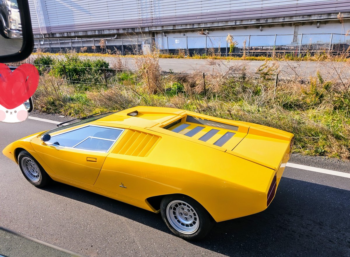 masa_falucon's tweet photo. 今日
浦安の357で
凄いレアな車見た👀
ランボルギーニカウンタック
LP500のプロトタイプ
本物は既に無いから
レプリカ?
しかし良く出来てた!
#LP500
#カウンタックプロトタイプ https://t.co/puCRr8HYqK