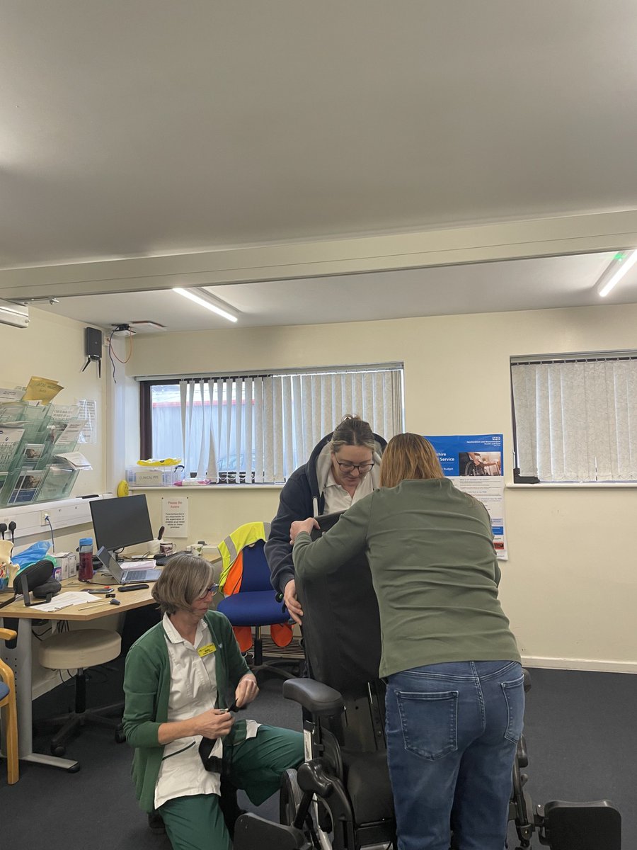 WAHT_OT's tweet photo. Our Neuro OT and Physios completed joint training recently in conjunction with Worcestershire Wheelchair Service, to prescribe specialist wheelchairs for patients with complex needs.
#MDTworking #patientsfirst #integration #developingservices #oneteam https://t.co/SS1vtZ9DpU