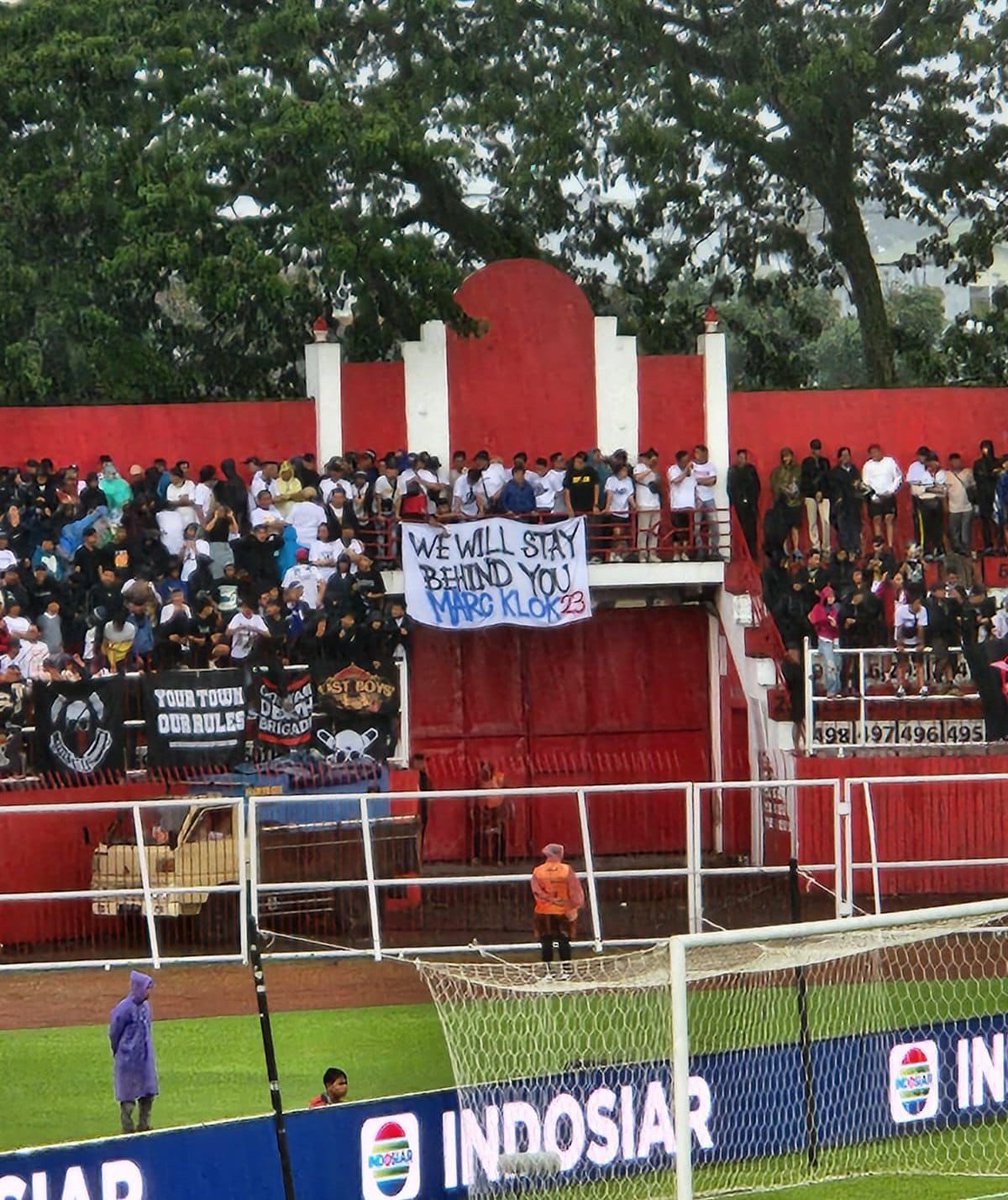 Mr_tottatos's tweet photo. +3 
#awaydays 
#persib1933
#bobotoh https://t.co/7qcYKSUuRf