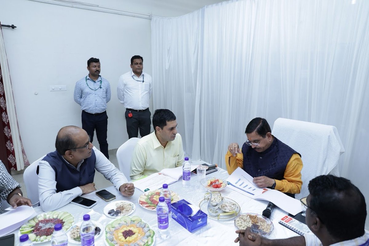 Visited the Food Corporation of India (FCI) godown at Valiyathura, Thiruvananthapuram, and observed the meticulous management of food grain storage and distribution.

The dedication to ensuring food security, reducing wastage, and meeting the nation's needs is truly commendable.