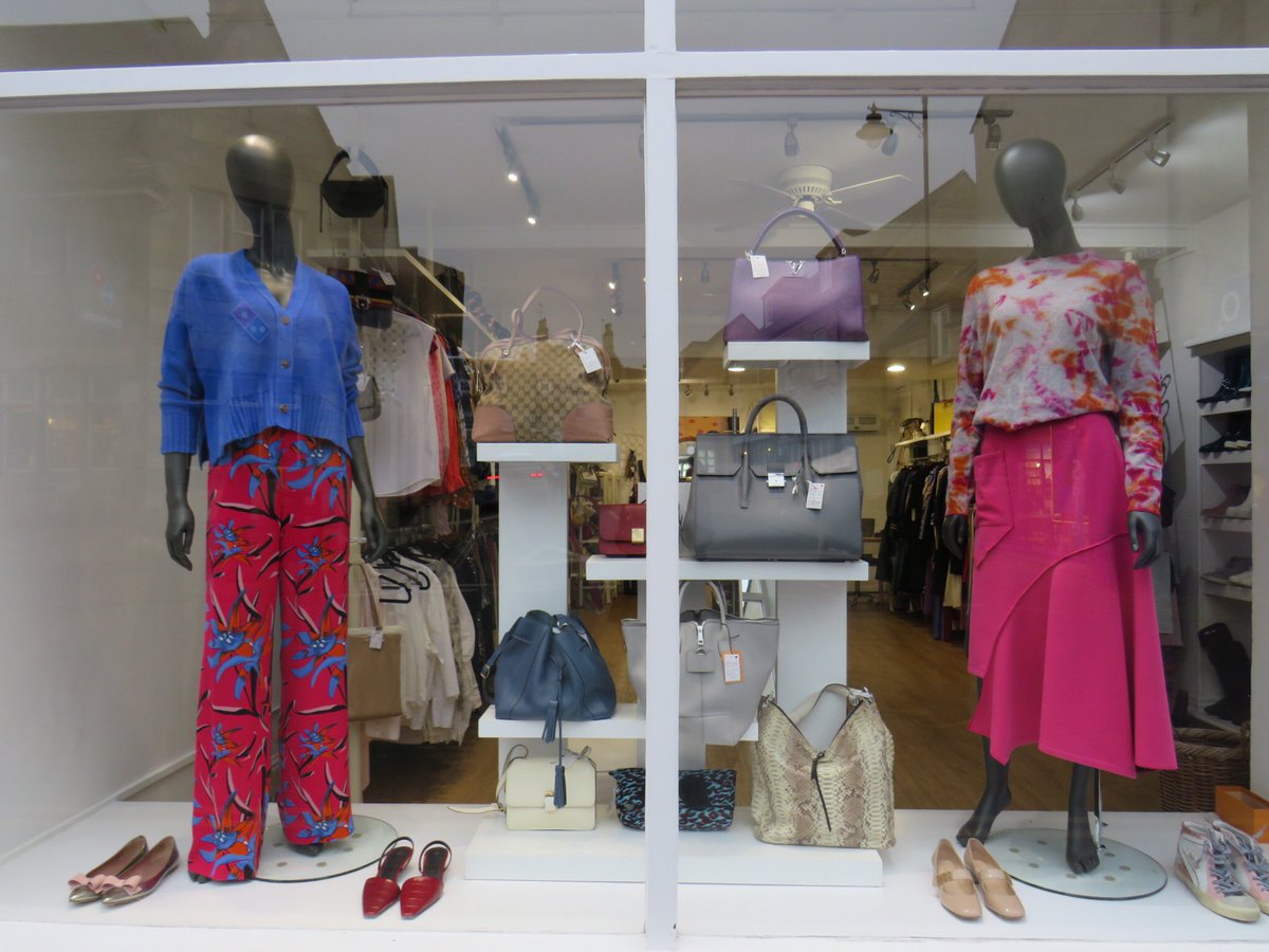 ArchLabelAgency's tweet image. Keeping warm in hot pinks and dreaming of warmer climes in tropical pattern 🏝 On the left  #Bamford cashmere cardigan £80, M #dianevonfurstenberg trousers £60, UK8 💗💙 #zoejordan pink/orange/grey patterned cashmere blend sweater £70 M/L #xeniadesign pink skirt £60, M 🧡💗