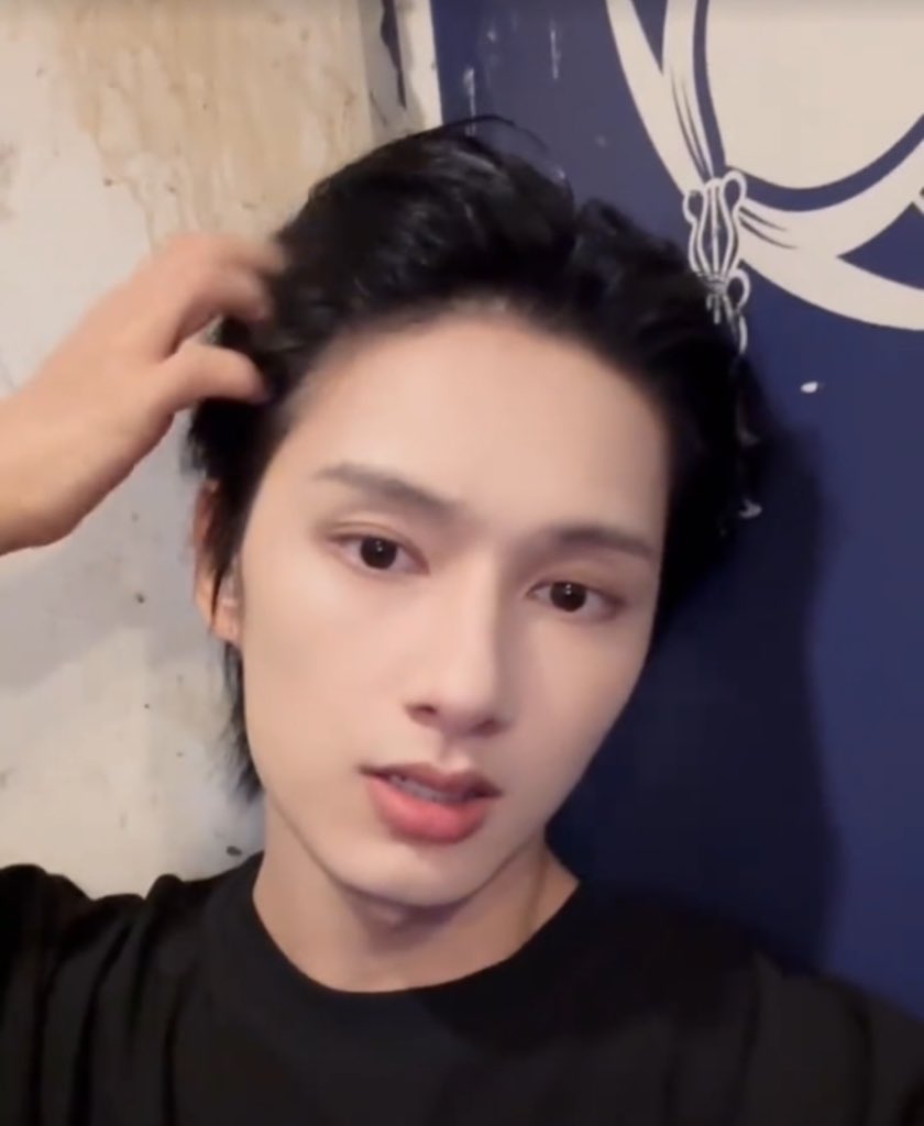 sounds_of_cheol's tweet photo. junhui 🫠🖤 https://t.co/gQxsLCUOJp