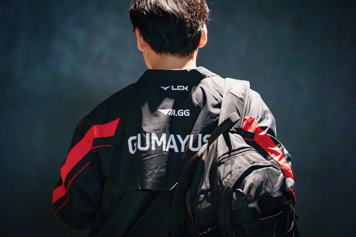nishie93's tweet photo. You called him.. "Guma is the embodiment of T1. He bleeds black and red."

But Why are you treating his loyalty like this? At least we deserve to know the reason.  @JoeMar @T1LoL 

#T1 #Gumayusi https://t.co/jcOcVaP8Zb