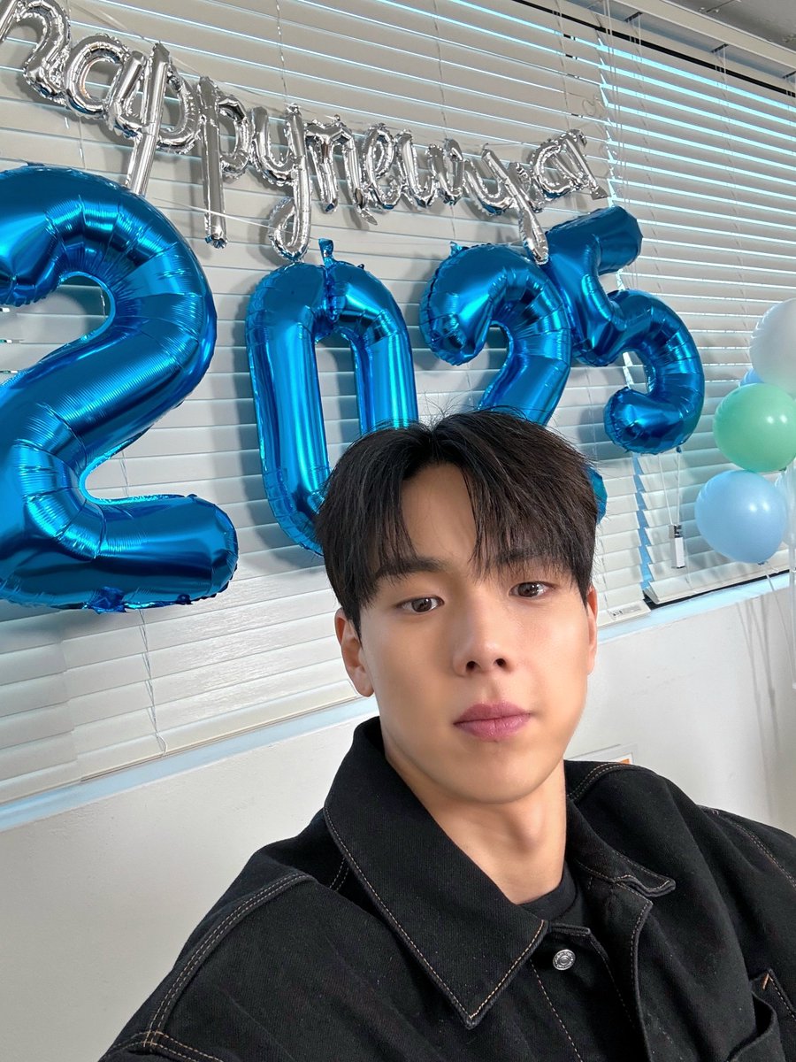 OfficialMONSTAX's tweet photo. 즐겁고 편안한 연휴 보내세요 ㅎㅎ #셔누 https://t.co/tidLecPi5X