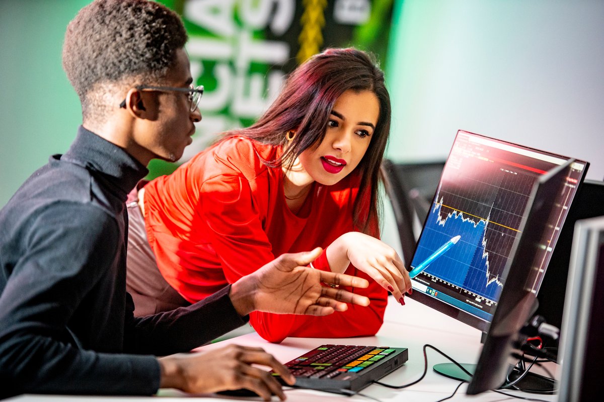 DerbyUni's tweet photo. We are proud to have launched a new ‘first of its kind’ BSc (Hons) degree in International Business and AI, in collaboration with @RollsRoyce.

The two-year accelerated programme will be available to study from September 2025.

Find out more 👉 https://t.co/Q9k8m6NMlT https://t.co/h2TsPbJNl6