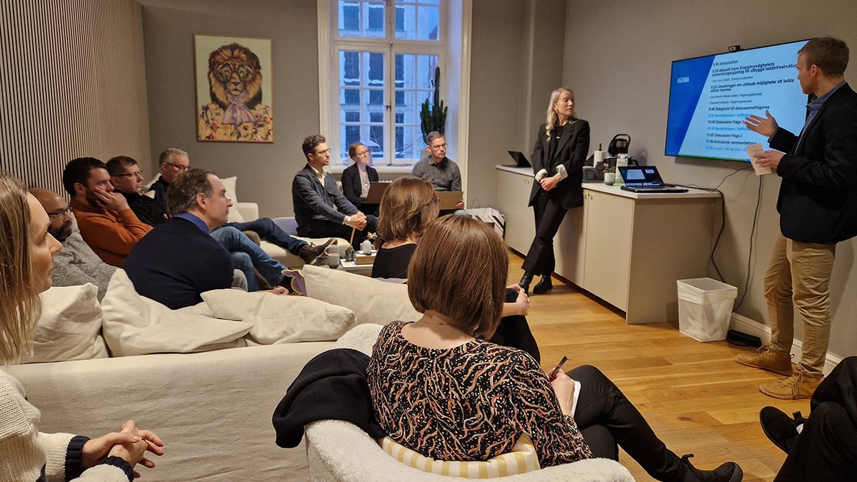 Att bygga laddinfrastruktur involverar många olika aktörer. Därför samlade vi och vår medlem <a href="/Zaptec/">Zaptec Downloads</a> en rad centrala aktörer till ett rundabordssamtal om långsamladdning på Zaptecs kontor i Stockholm i onsdags. Tack alla som bidrog med er klokskap! #biodrivöst