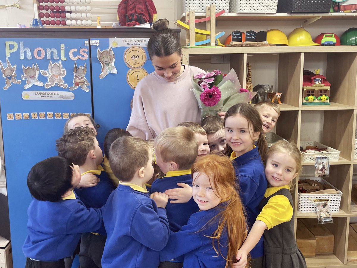 JamesBrindleyPS's tweet image. Today in Reception we say goodbye and thank you to our wonderful teaching student, Miss Evans. Your hard work, enthusiasm, and dedication have made such a positive impact on our school. Best of luck in your teaching journey—you’re going to be amazing! 🎉 #ThankYou #FutureEducator