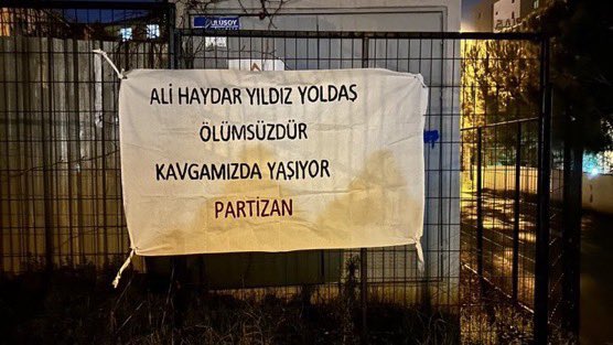 psta_72's tweet photo. 🔻 Ocak ayının son haftası “Parti ve Devrim Şehitleri’ni Anma Haftası” çalışmaları kapsamında İstanbul / Tuzla ve Kartal’da Partizan tarafından pankart asıldı. https://t.co/BYt1BOpWEZ