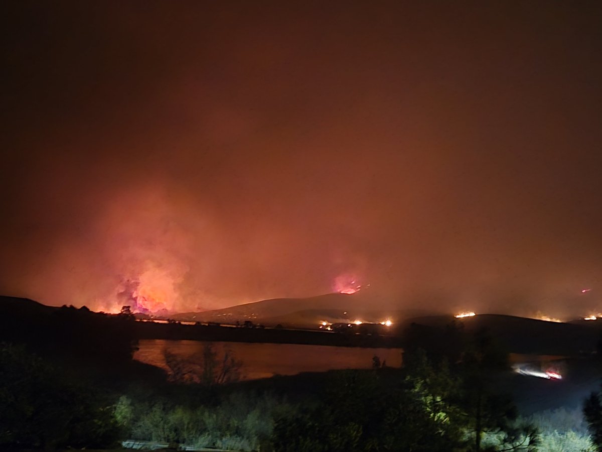 bergerman24's tweet image. Taken from across the street Training Center.  2:35 am

#Border2Fire