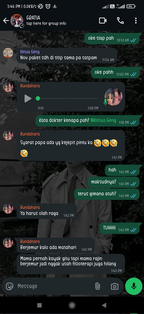 samposedae_'s tweet photo. Nyokap gw dengan segala ketypoannya. 
"Syarat papa ada yang kejepit pintu"

Gw lg kerja, bengong bentar. https://t.co/ug4cfJ7qYV