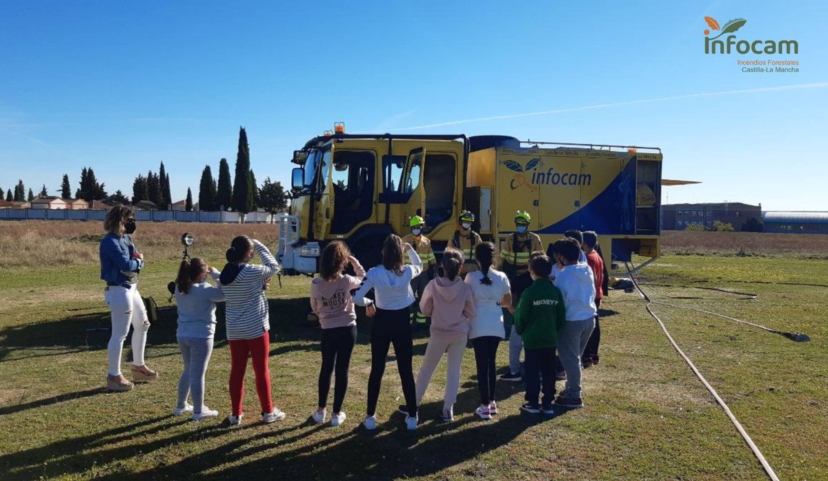 Plan_INFOCAM's tweet photo. 🌍💡 El cuidado de nuestros montes empieza con la educación.

En el Día Mundial de la Educación Ambiental, destacamos la importancia de aprender a proteger nuestros recursos naturales para un futuro más sostenible en #CLM. 🌳

Cuidar el entorno natural  #EsTareadeTodos👥 https://t.co/KdsuXLTan0