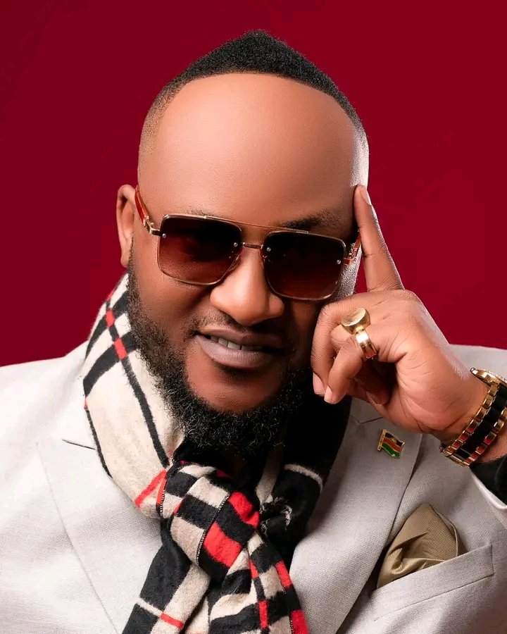 Constecent's tweet image. My favourite HIP-HOP artist of all time.@PhyzixMw