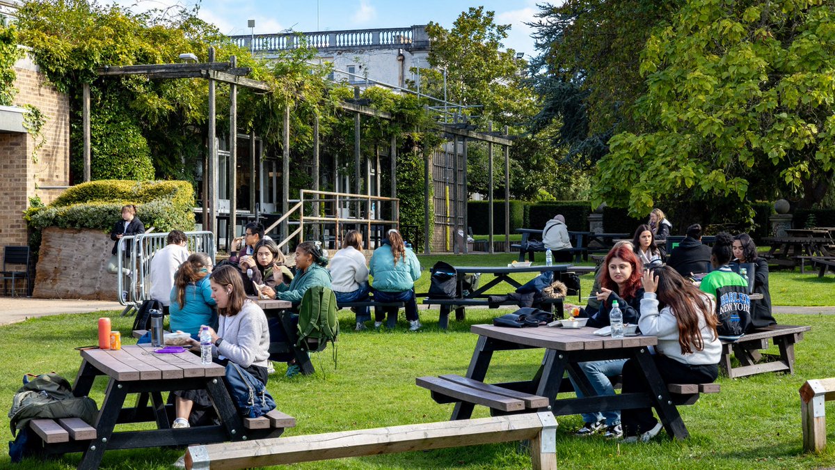 The University of Roehampton, through the lenses and eyes of AVR (Landscape).