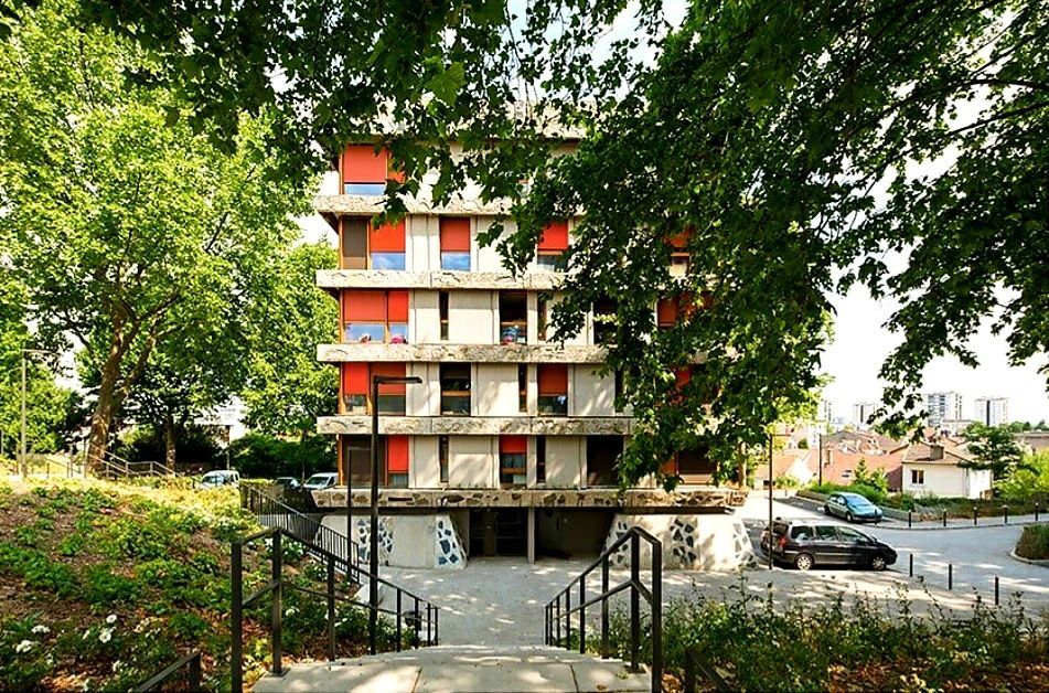 CDC_Habitat's tweet photo. 🏆 🏙️ Notre résidence des Bleuets à #Créteil distinguée par le label « Architecture contemporaine remarquable » décerné par le @MinistereCC qui témoigne de la qualité de l’architecture et de l’intégration de cet édifice dans le patrimoine du XXe siècle

👉 https://t.co/bBJmR8S5Ku https://t.co/0Is3gE638t