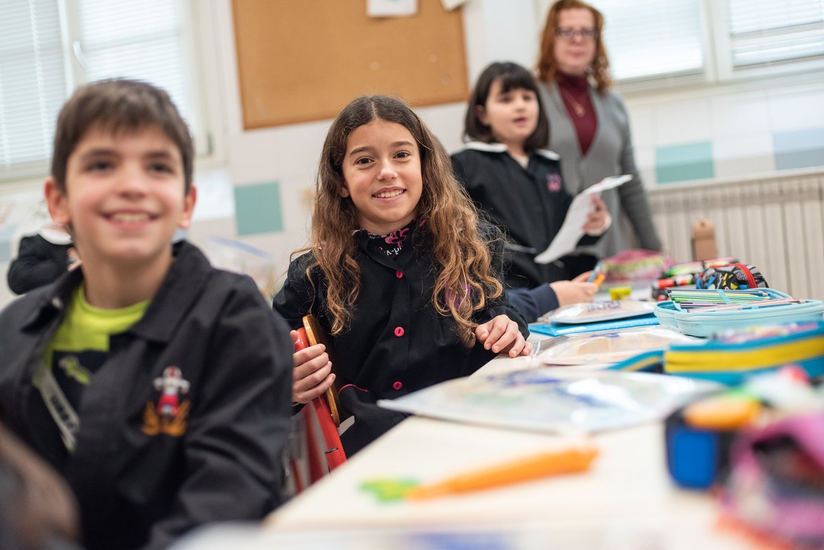 fcn_onlus's tweet image. In 4B all’Istituto Tadini di #Cameri, #ABCDono🎁 ha coinvolto così tanto anche la maestra (che ringraziamo di cuore❤) che si può dire sia nato un bellissimo lavoro di approfondimento alle attività che i CreAttivi portano in classe.
#fondazionenovarese #fondazionidicomunita