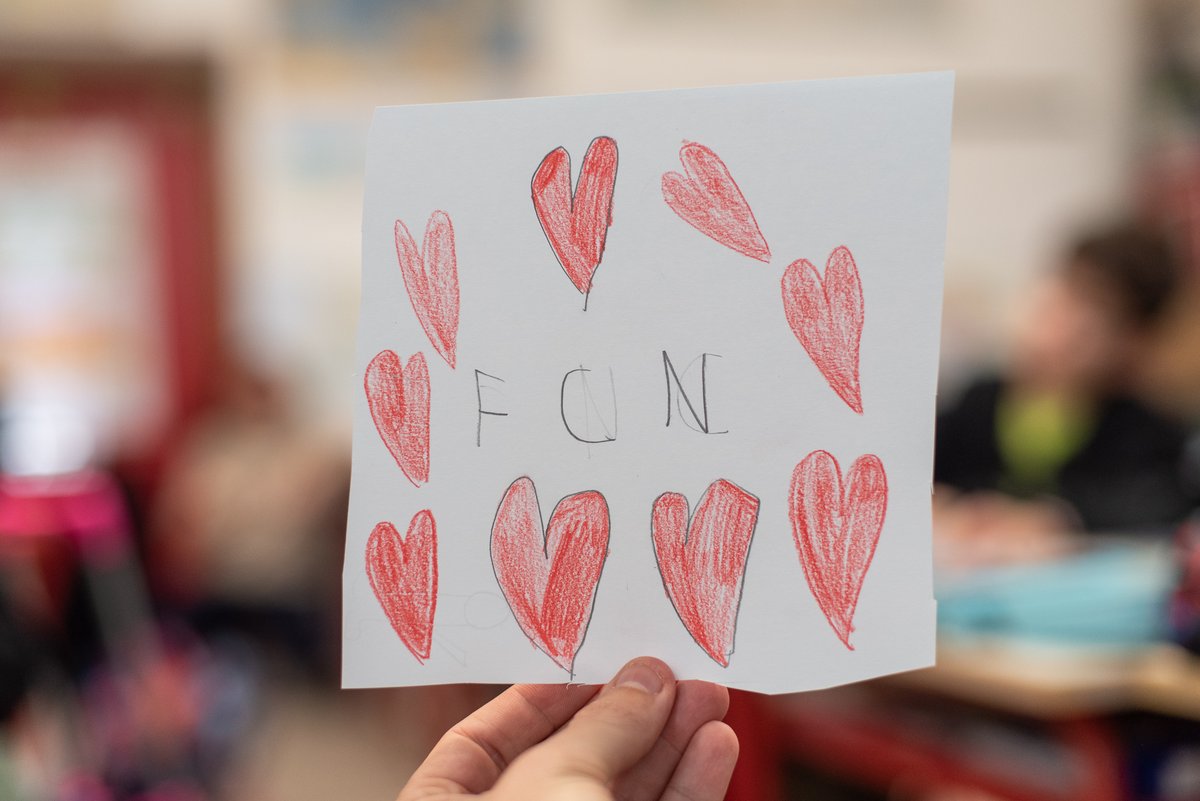 fcn_onlus's tweet image. In 4B all’Istituto Tadini di #Cameri, #ABCDono🎁 ha coinvolto così tanto anche la maestra (che ringraziamo di cuore❤) che si può dire sia nato un bellissimo lavoro di approfondimento alle attività che i CreAttivi portano in classe.
#fondazionenovarese #fondazionidicomunita