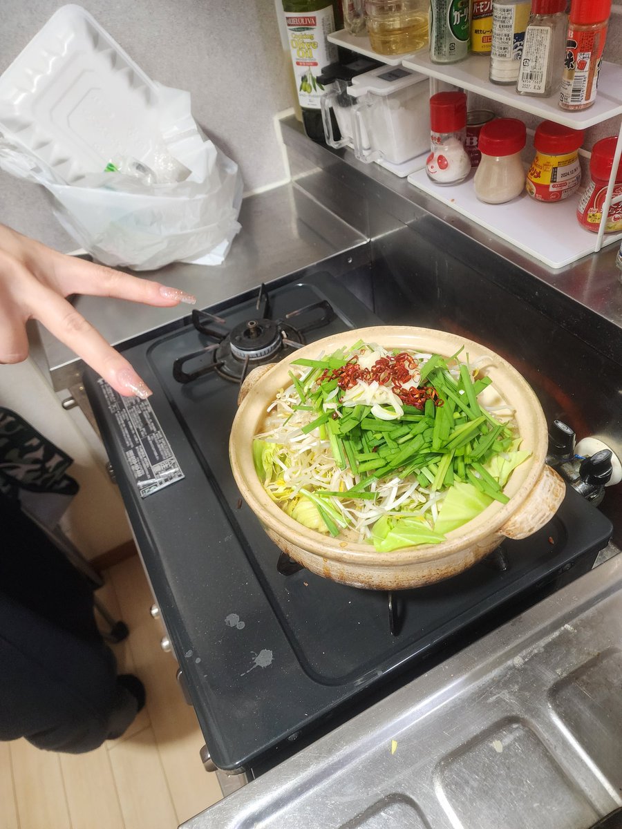 namidameman's tweet photo. 今日のパーティはもつ鍋やあ!! https://t.co/MldYP1Hd9z