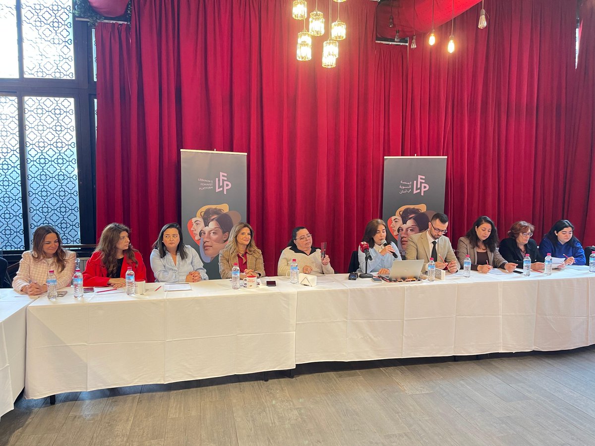 unwomenlebanon's tweet photo. عقدت اليوم المنصة النسوي�� في 🇱🇧 مؤتمرًا صحفيًا ضم عضوات وأعضاء المنصة وممثلات وممثلين عن مختلف الأحزاب السياسية، بهدف تعزيز التمثيل النسائي👩في مواقع صنع القرار، خاصة لجهة التمثيل النسائي في الحكومة المقبلة🏛️كما وتضمين قضايا وحقوق النساء في البيان الوزاري للحكومة المرتقبة.
📑📷👇 https://t.co/1e4A3vAvNe