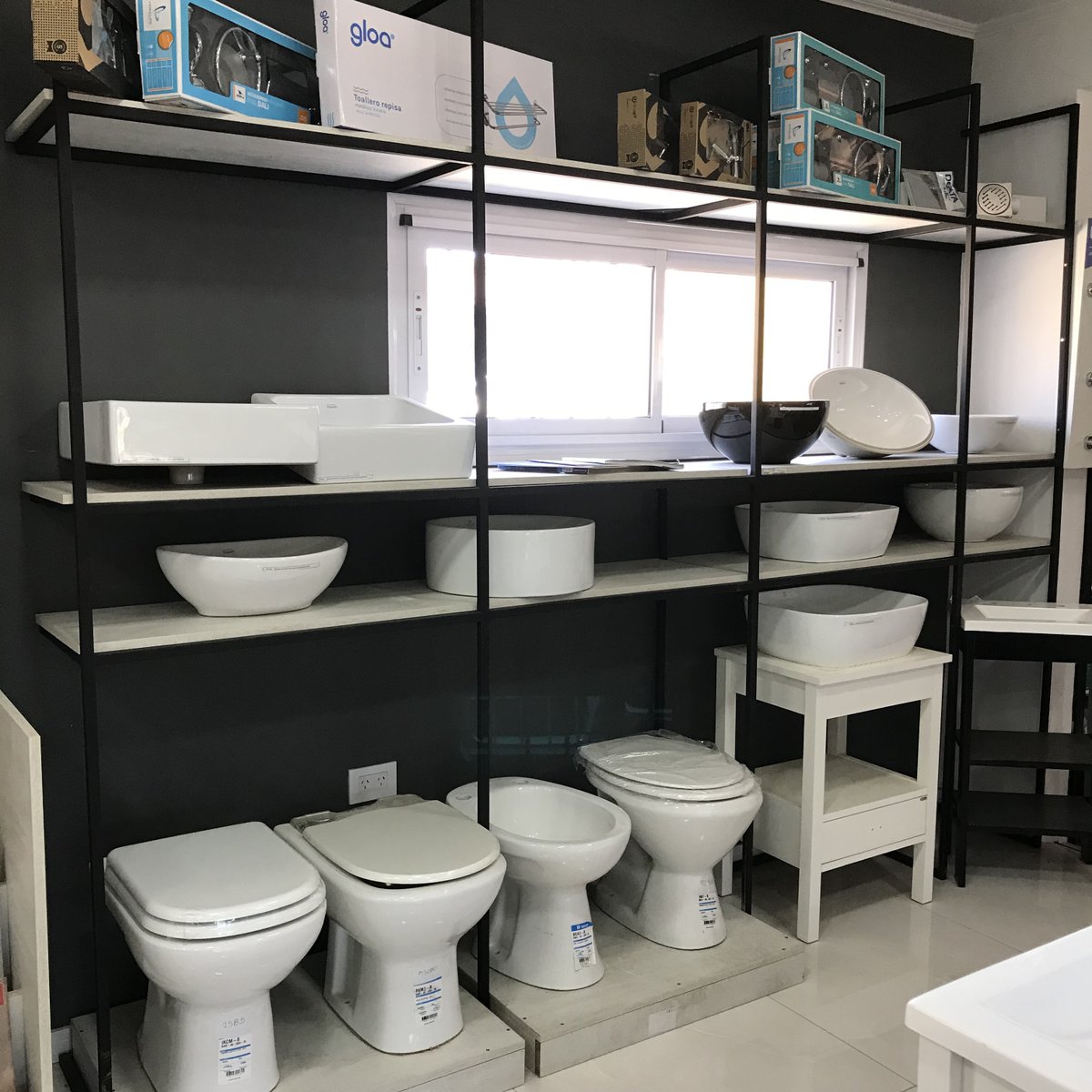 aremat_puerto's tweet photo. 🌟 ¡Nuevo año, nuevo Showroom! 🌟
Nos propusimos en el 2024 crear un espacio de Diseño interior, en el que nuestros clientes puedan disponer y combinar todas las tendencias para renovar y personalizar sus espacios desde cero 🚀 ¡y lo logramos! 
📍 Mantovani 505 - Puerto Santa Fe https://t.co/4kOAQLZPYi