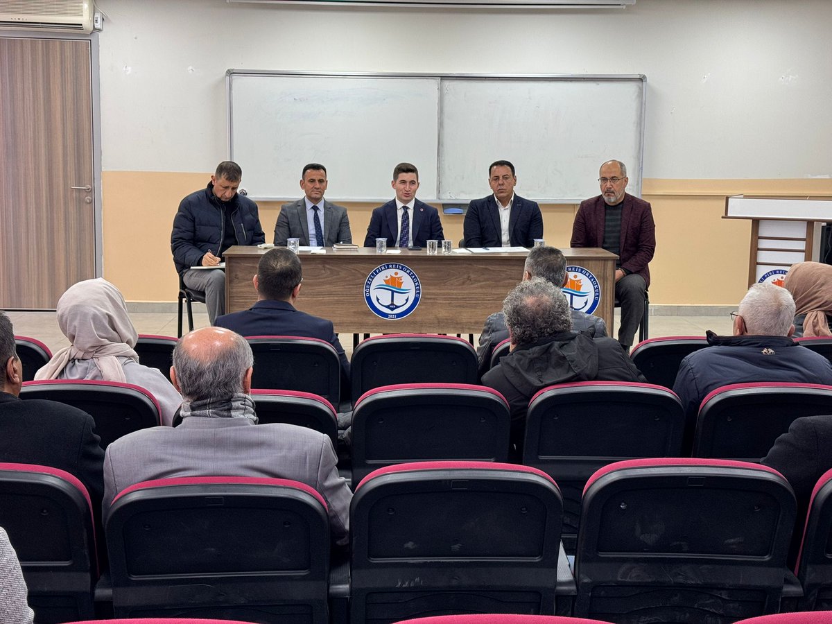 Oguzeli_mem's tweet photo. 2024-2025 Eğitim Öğretim Yılı 2. Dönem Oğuzeli Okul Müdürleri planlama toplantısı ilçe Kaymakamımız Sayın Mikail ERSÖZ başkanlığında gerçekleştirildi.
@Gaziantep_MEM 
@oguzelikymk27 
@MustafaBozgyk27 
@bunbozkurt 
@Ercanpolat002 https://t.co/0VUT2ooQcl