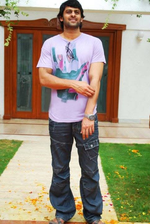 DarlingsWorld79's tweet photo. Another cute, rare picture of #Prabhas 💜 
#Prabhas𓃵 #Rebelwood #MyFavPics #RarePics https://t.co/9zEbyJascS