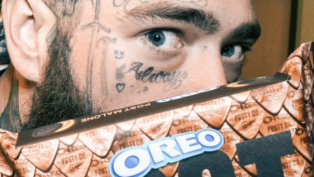 gmpachame's tweet photo. OREO Twists Tastes with Post Malone! OREO is starting off the year with a twist by teaming up with Post Malone to drop a cookie in the U.S. that celebrates the “twists” in all of us – the Limited Edition Post Malone OREO cookies! #TeamMDLZ https://t.co/LguCmFBHzr https://t.co/IeJZRiUUON