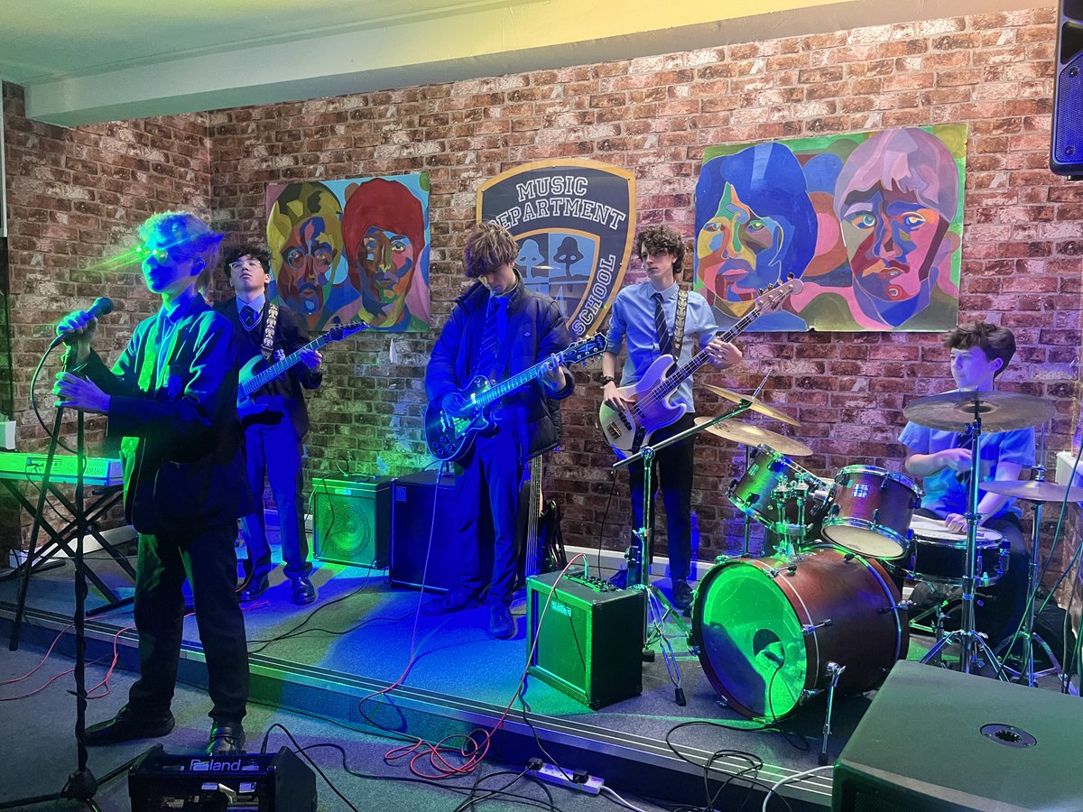 morpethmusic's tweet photo. Iggy &amp; Ryan rocked lunchtime with Austin, Finn, &amp; William, prepping for their music exam—a killer set featuring Radiohead, Black Sabbath, &amp; Arctic Monkeys. 🎸🔥 #SchoolJam #MusicLegends https://t.co/wLiBGNJHmk