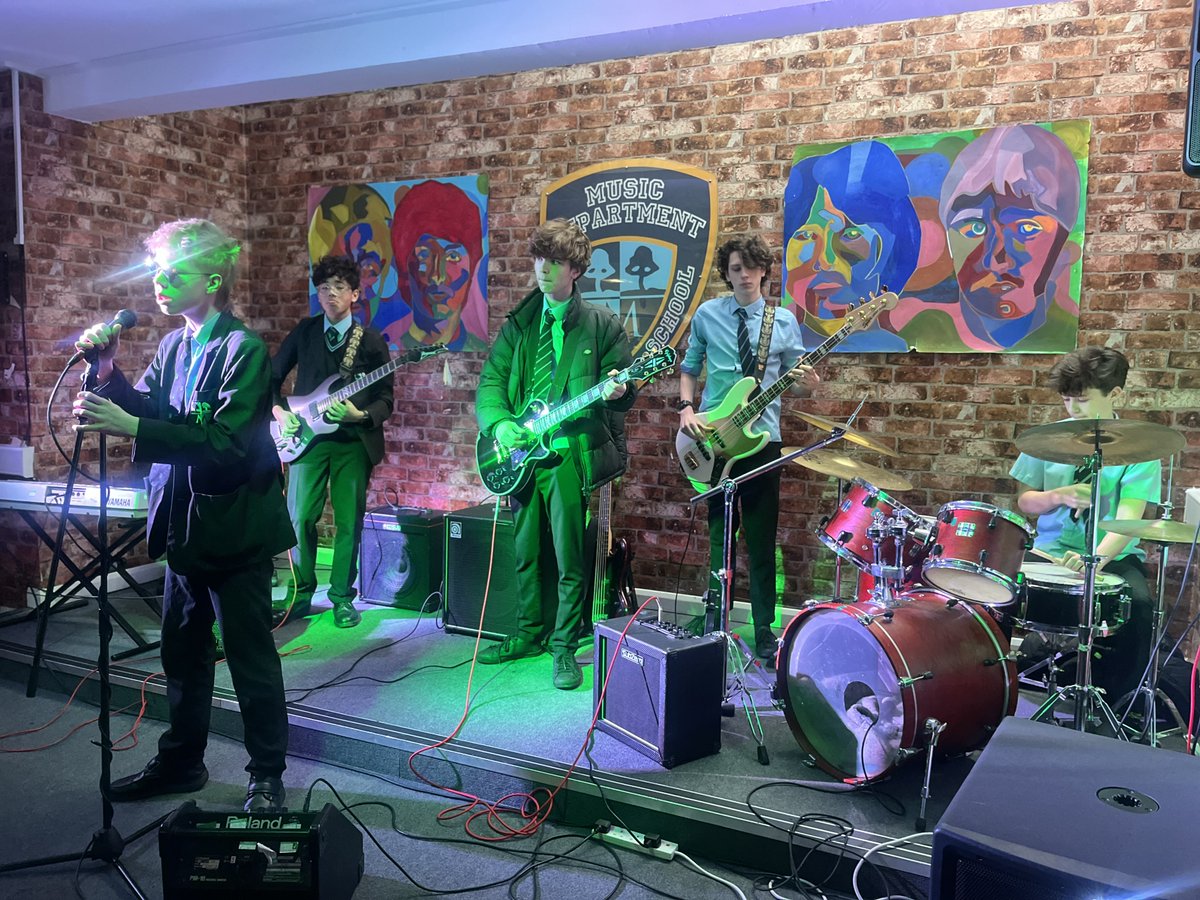 Iggy &amp; Ryan rocked lunchtime with Austin, Finn, &amp; William, prepping for their music exam—a killer set featuring Radiohead, Black Sabbath, &amp; Arctic Monkeys. 🎸🔥 #SchoolJam #MusicLegends