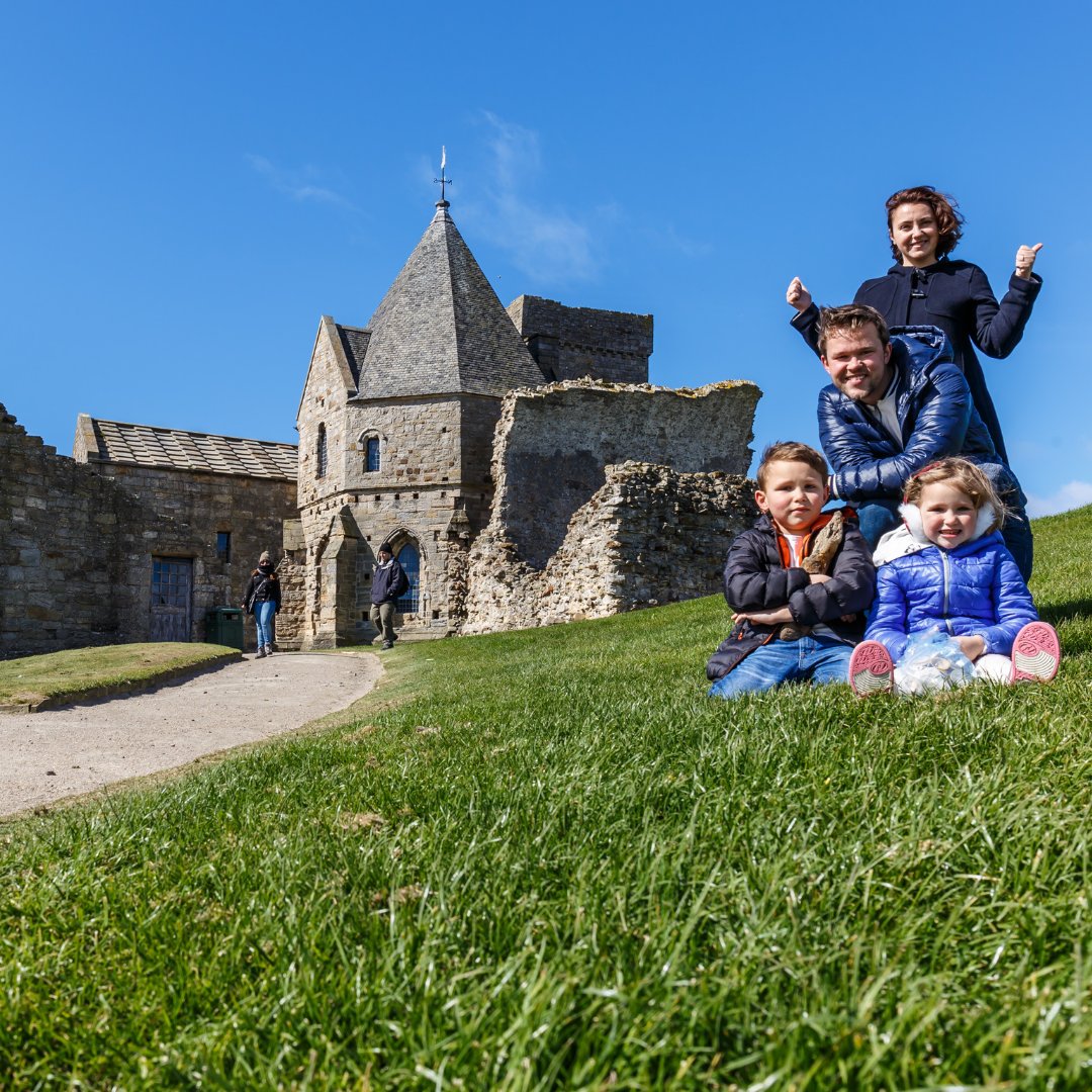 GoExploreScot's tweet image. Only 10 weeks to go until the Easter break! 🐇 Are you planning a family getaway? Enjoy Scotland's stunning landscapes, history, and fresh air. Secure your motorhome now and make this Easter one to remember! 🚐💙