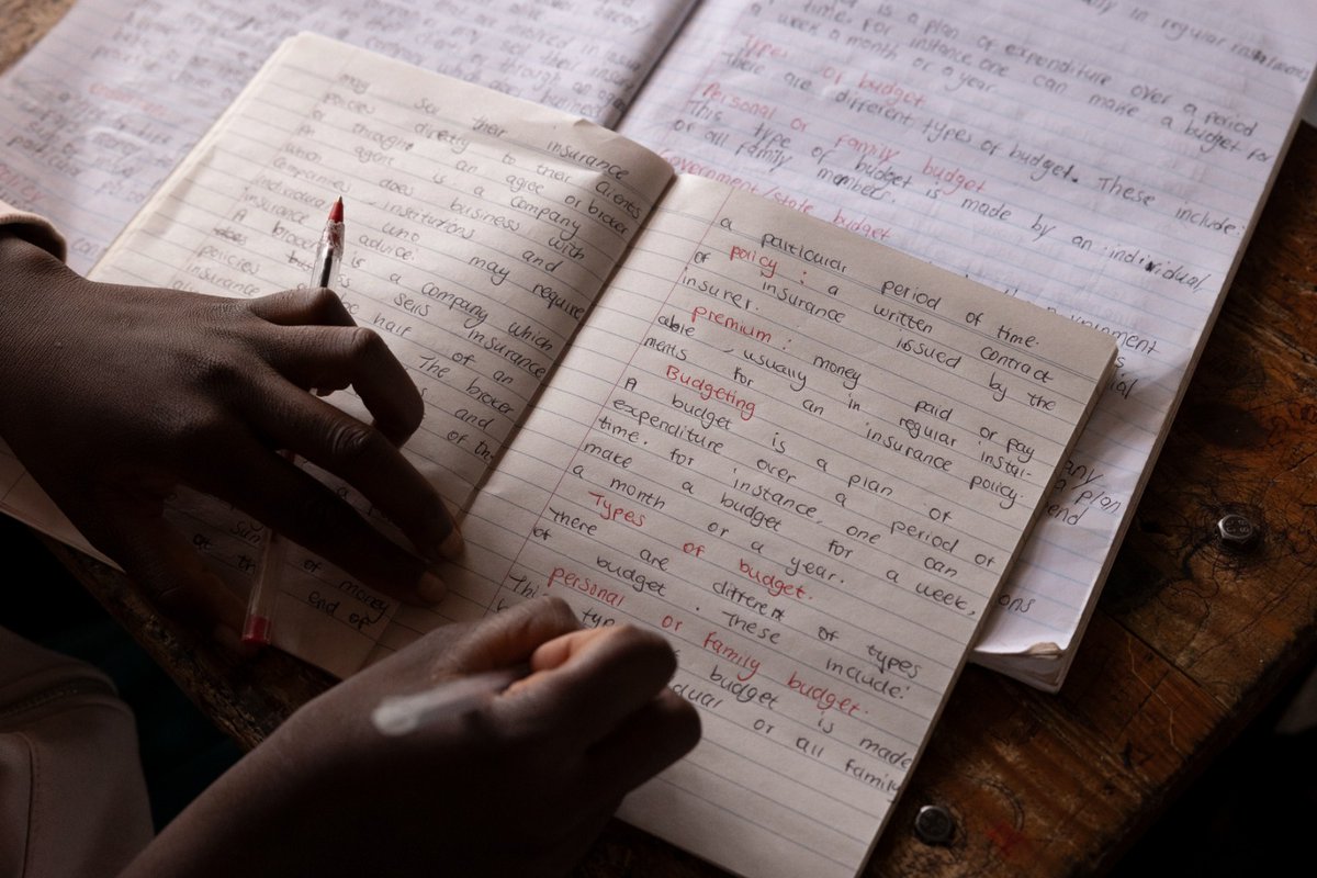 Africactive's tweet photo. #DíaInternacionalldelaEducación I En #ActiveAfrica llevamos 20 años realizando  #proyectos  becando a más de 3.200 #estudiantes y rehabilitando más de 30 #escuelas en #Malawi y #Kenia

 #ActiveAfrica #Malawi #Kenia #education https://t.co/XVK7nYELqg