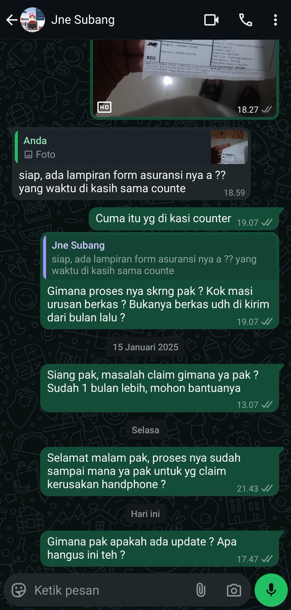 copopisan's tweet photo. @JNECare JNE Subang, saya sudah 1 bulan nunggu claim, setelah sekian lama nunggu claim minta lampiran form asuransi, mana mumgkinn bisa claim kalo ga asuransi, barang sebelum kirim udh di cek counter JNE Subang, sudah diliatin CCTV, BAYAR ASURANSI, SETELAH BARANG SAMPE LCD kena https://t.co/TPtQHoi6tT