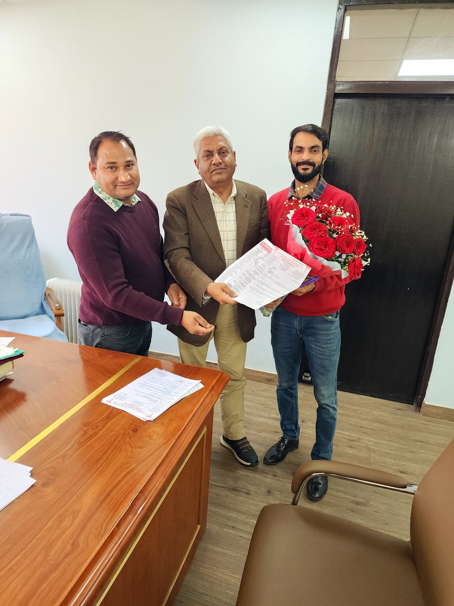 dilraj_dr's tweet photo. रेजिडेंट डॉक्टर की लम्बित पड़ी मांगों को लेकर RajMES कमिश्नर इकबाल खान जी से मुलाकात की। https://t.co/ltRYzJLoJH