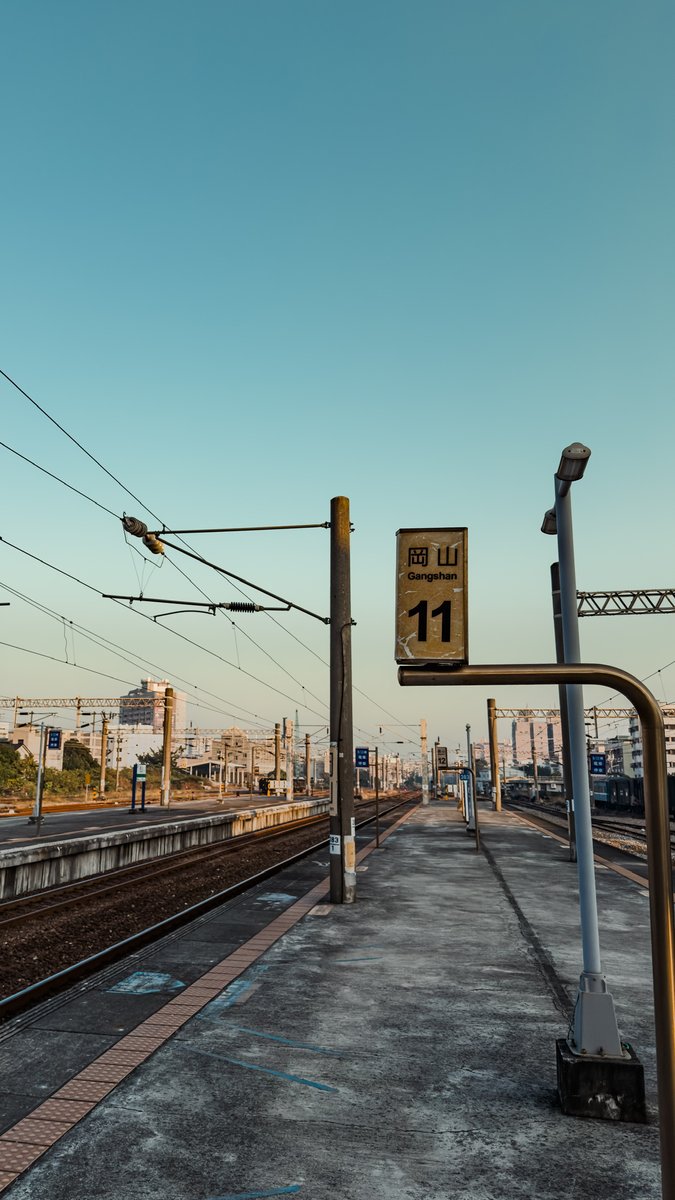 my_aiRLife's tweet photo. 那一張是iPhone 16 pro拍的那一張是SONY NEX-5R

你....看得出來嗎？

#myairlife #空氣人生 #streetart #photography #travelphotography #photooftheday #picoftheday #photo #streetart #travelblogger #streetstyle #streetphotography #traveling #kaohsiung #taibei #trainstation #trainstation https://t.co/NL63UsCarW