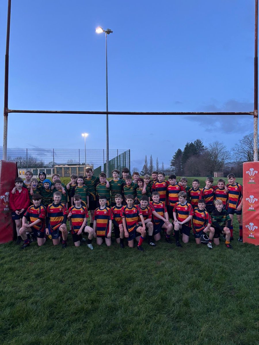 RYGBI'R BERWYN (@rygbiberwyn) on Twitter photo Bechgyn Bl7 wedi mwynhau gem gyfeillgar v <a href="/BrynhyfrydYsgol/">Ysgol Brynhyfryd</a> neithiwr.
Brynhyfryd 27-22 <a href="/Godrer_Berwyn/">Ysgol Godre’r Berwyn</a>
Diolch i Kate am drefnu a ffantastic gweld Penaeth Brynhyfryd yn dyfarnu yr ornest ac anog y ddau Dîm i chware Rygbi agored drwy gydol y gem👌👌 Bechgyn Bl7 wedi mwynhau gem gyfeillgar v <a href="/BrynhyfrydYsgol/">Ysgol Brynhyfryd</a> neithiwr.
Brynhyfryd 27-22 <a href="/Godrer_Berwyn/">Ysgol Godre’r Berwyn</a>
Diolch i Kate am drefnu a ffantastic gweld Penaeth Brynhyfryd yn dyfarnu yr ornest ac anog y ddau Dîm i chware Rygbi agored drwy gydol y gem👌👌