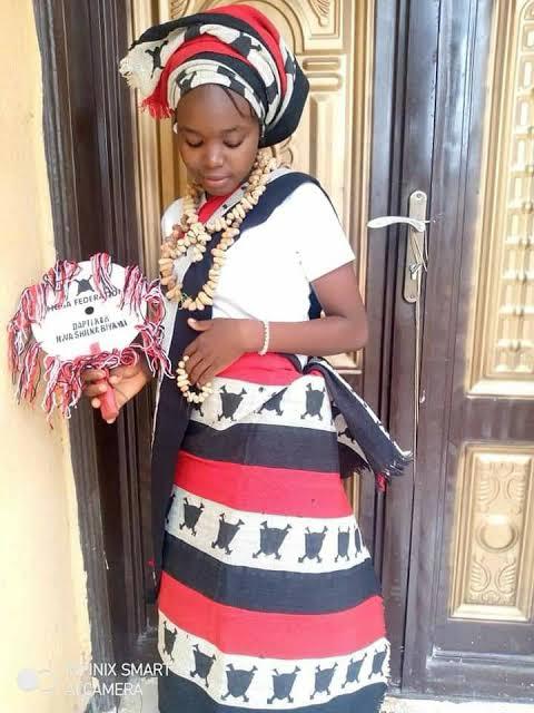 mobstitchpoint1's tweet photo. Did you know… 

that groundnuts/peanuts are the most popular form of adornment among the Kilba/Hoba tribe?

The Kilba people are in Adamawa State, Nigeria 🇳🇬 

#mobstitchpoint
#kilba
#groundnut
#traditionalattire
#Adamawastate
#funfact https://t.co/A3ED0H6hUa