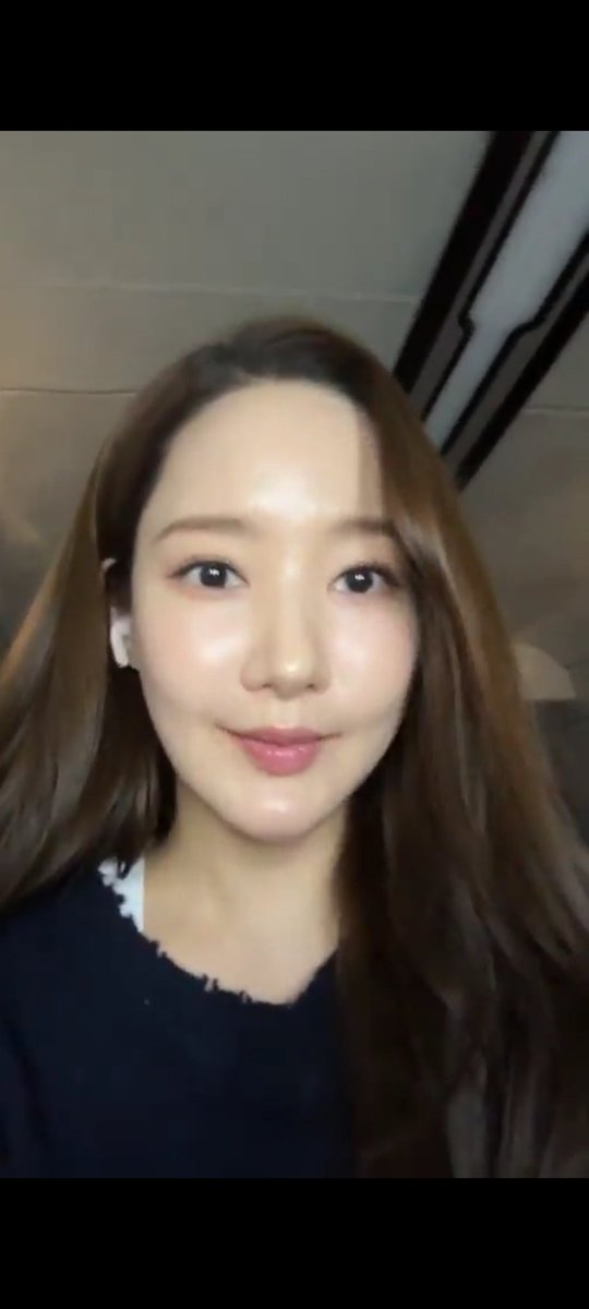 Well, she's as always beautiful, but today her hair stole the show....🥰
#ParkMinYoung #박민영