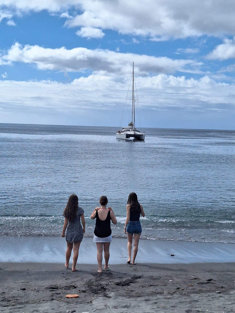 EllacuriaB's tweet photo. Martinique: le matin des ateliers et l'après-midi à la mer des Caraïbes #ellacuriazurbaranbhi #batx #dbh #frantsesproiektua #erasmusplus https://t.co/Av5tYHxYbl